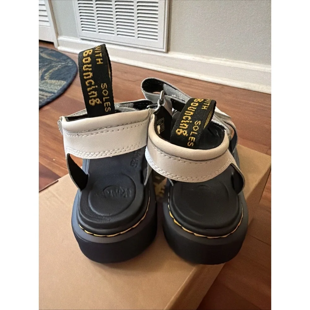 Dr. Martens Klaire J White Juniors Girls Sandals Strappy Size US 1 New With Box